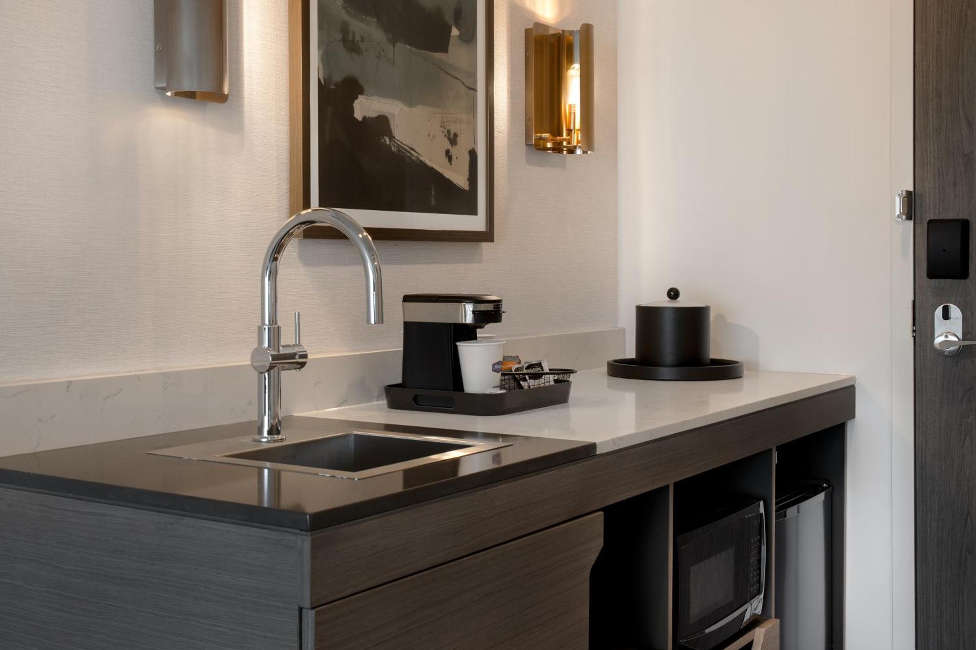 Hampton Inn By Hilton Winnipeg Downtown Bagian luar foto