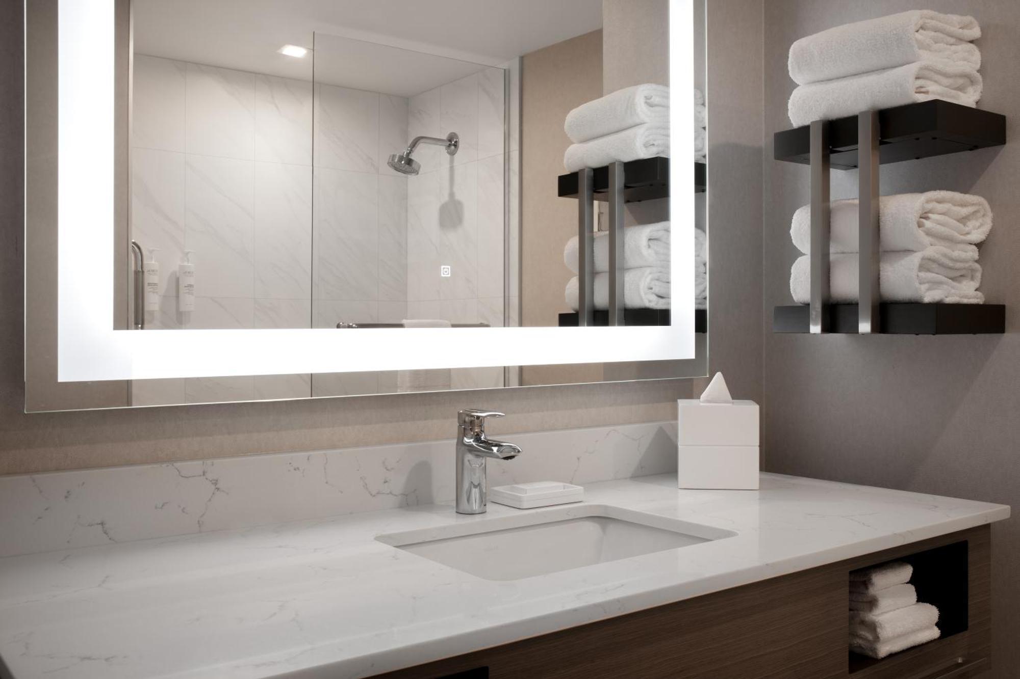 Hampton Inn By Hilton Winnipeg Downtown Bagian luar foto