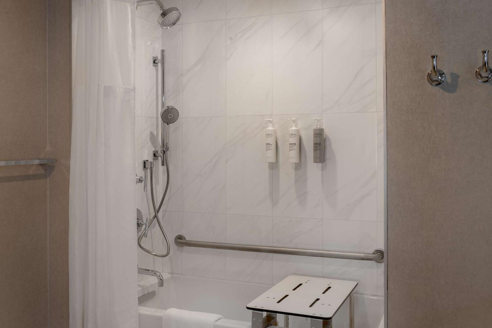 Hampton Inn By Hilton Winnipeg Downtown Bagian luar foto