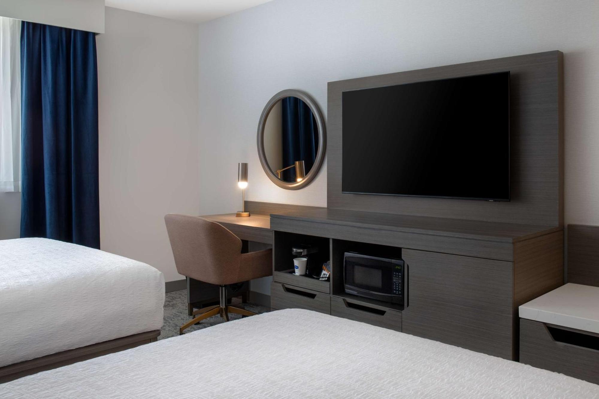 Hampton Inn By Hilton Winnipeg Downtown Bagian luar foto