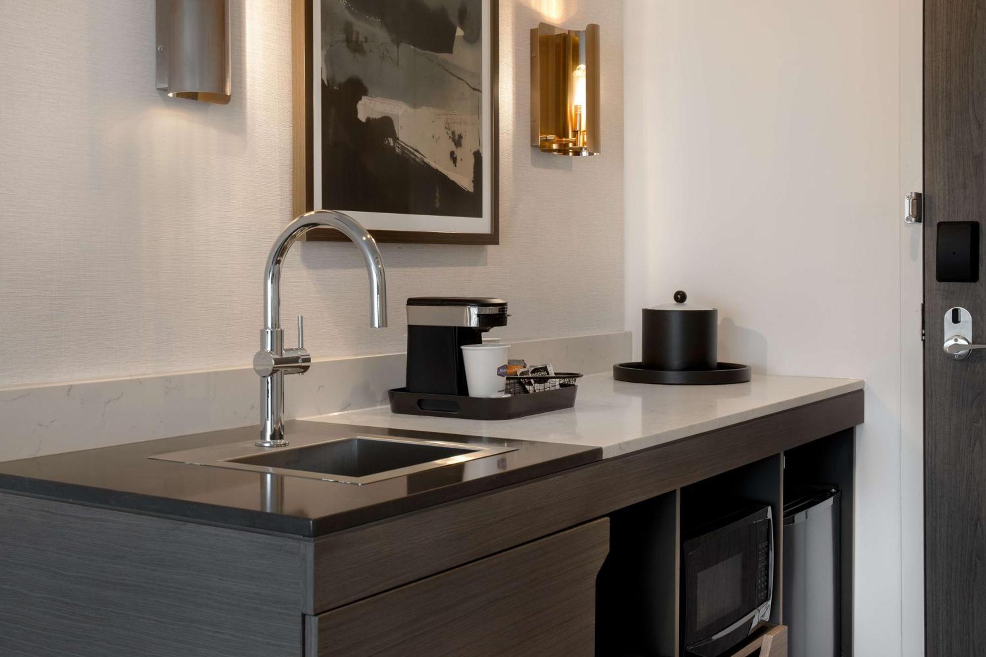 Hampton Inn By Hilton Winnipeg Downtown Bagian luar foto