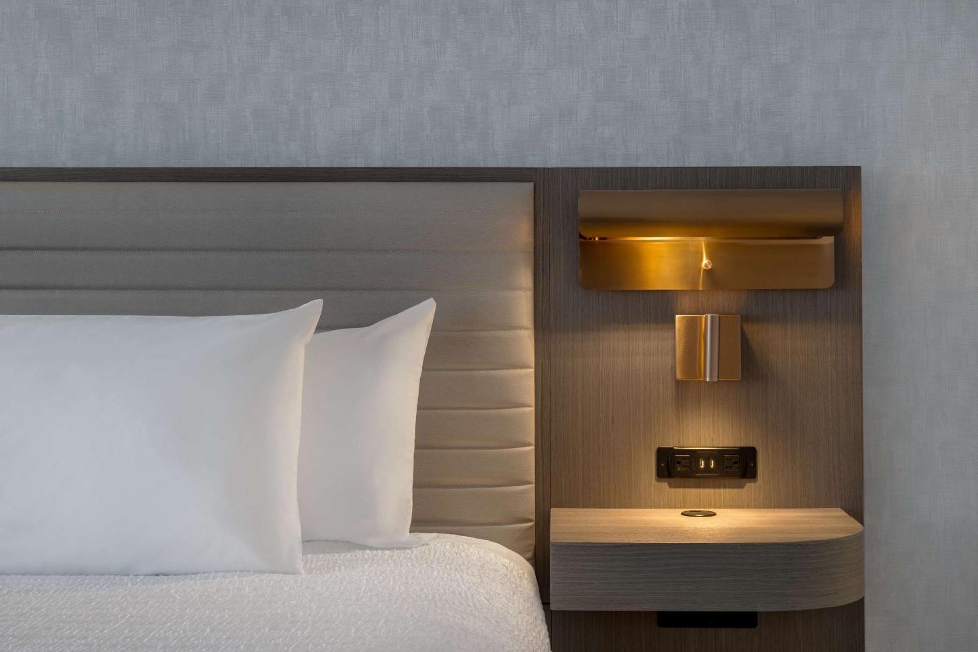 Hampton Inn By Hilton Winnipeg Downtown Bagian luar foto